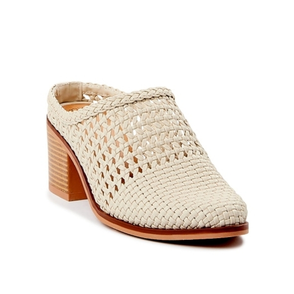 Time and Tru Cream Woven Mules - Picture 3 of 17